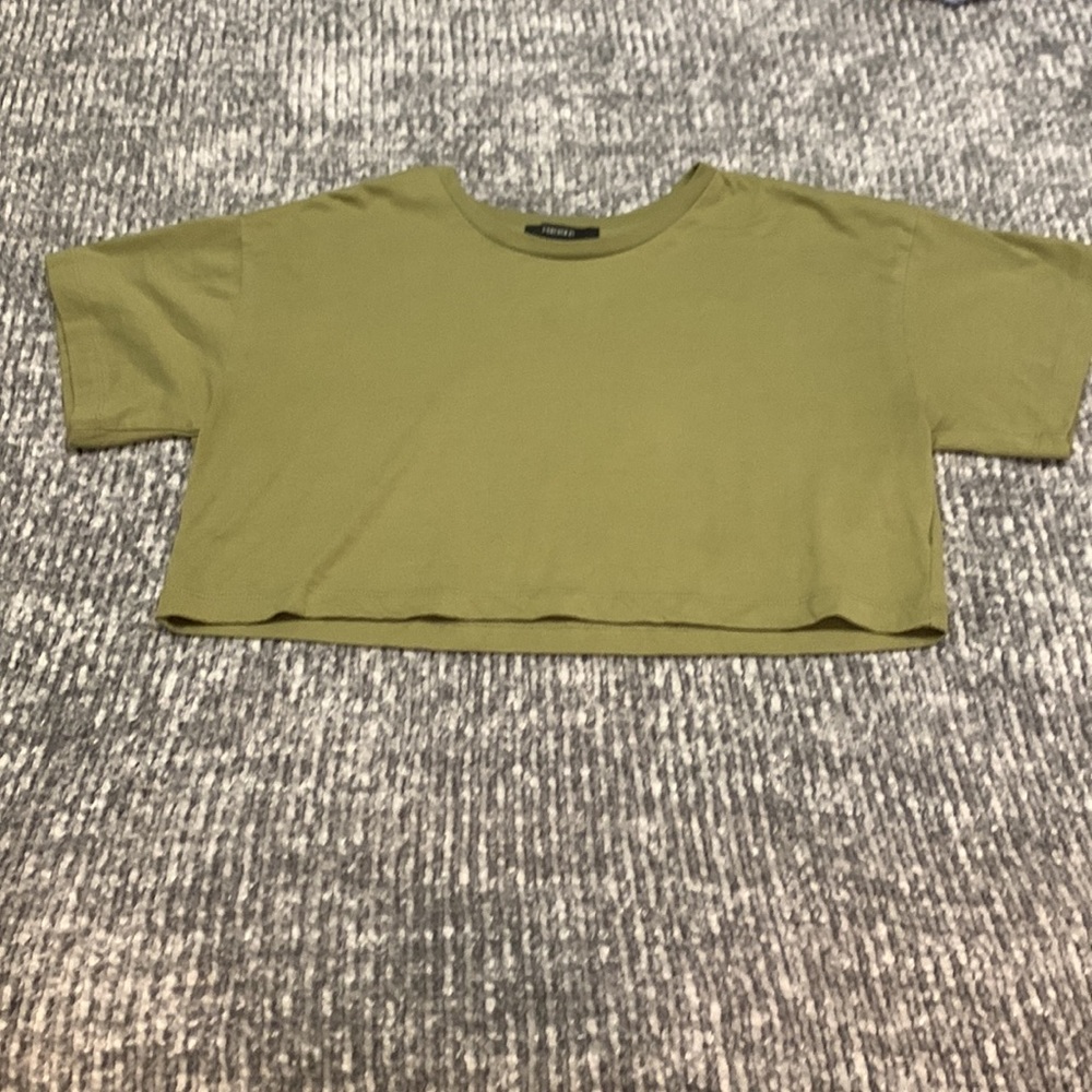 Forever 21 cropped t-shirt